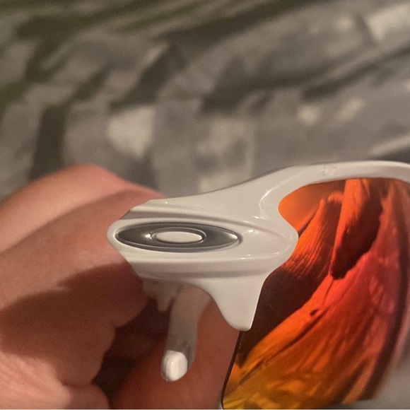 Brand New Oakley Sunglasses/Never worn🕶️ - Picture 4 of 5